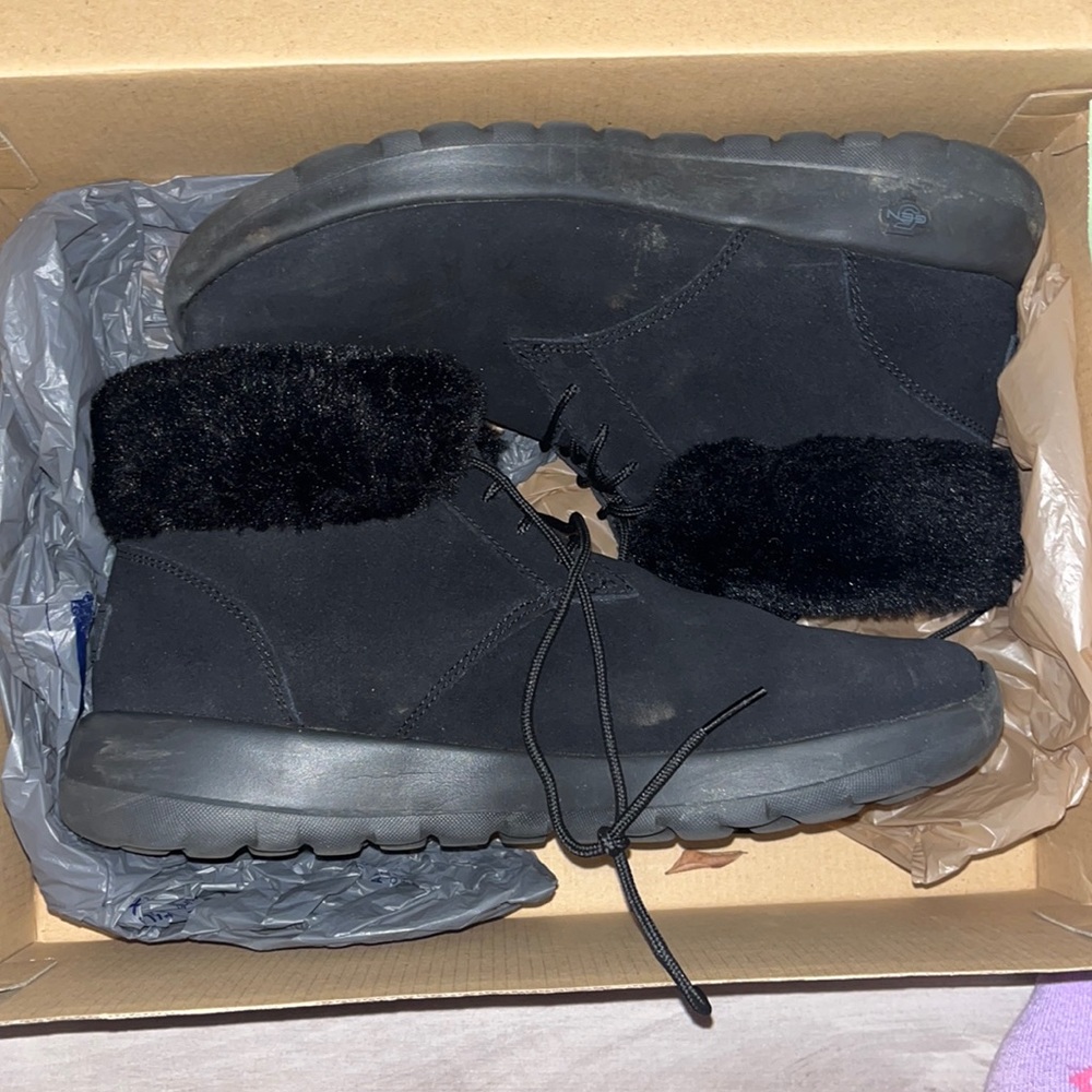 Sketchers boots
